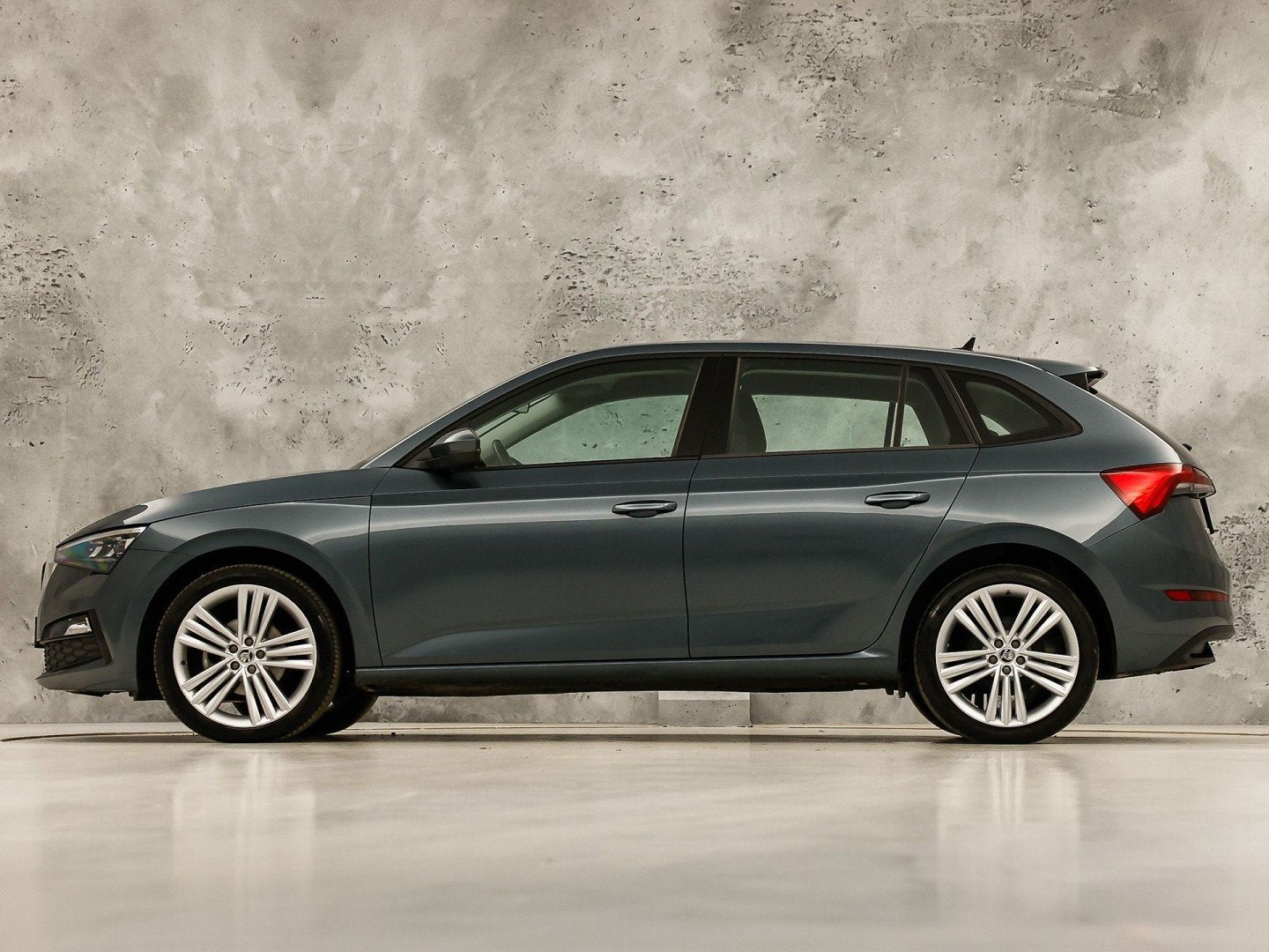 Skoda Scala 1.0 TSI Sport Automaat (VIRTUAL COCKPIT, APPLE C, Auto's, 12 maanden, Gebruikt, 3 cilinders, 999 cc
