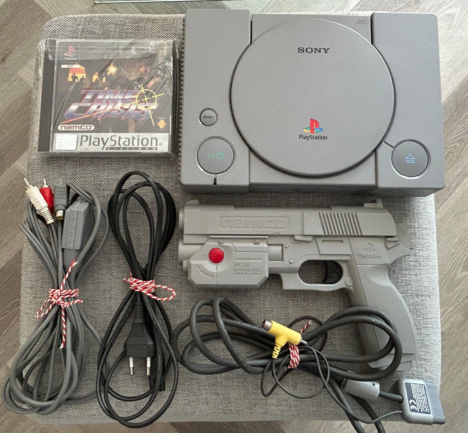 Playstation 1 spelcomputer SCPH-9002  G-Con 45 Light Gun, Ophalen of Verzenden, Zo goed als nieuw, Met 1 controller