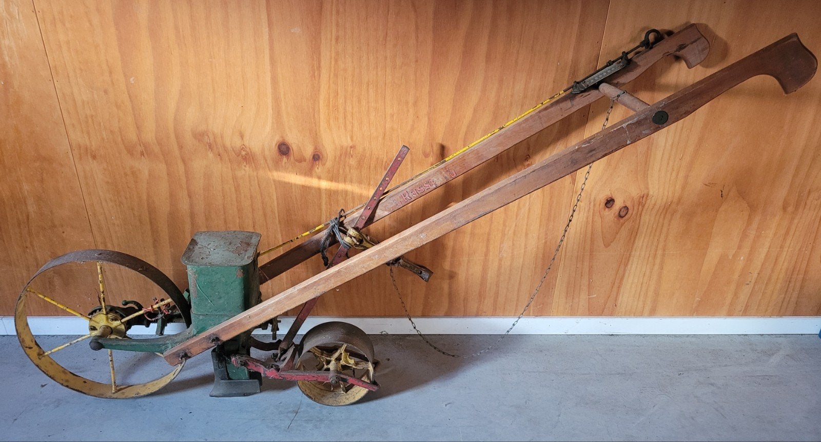 Antieke handzaaimachine - Decoratief landbouwwerktuig, Antiek en Kunst, Ophalen of Verzenden