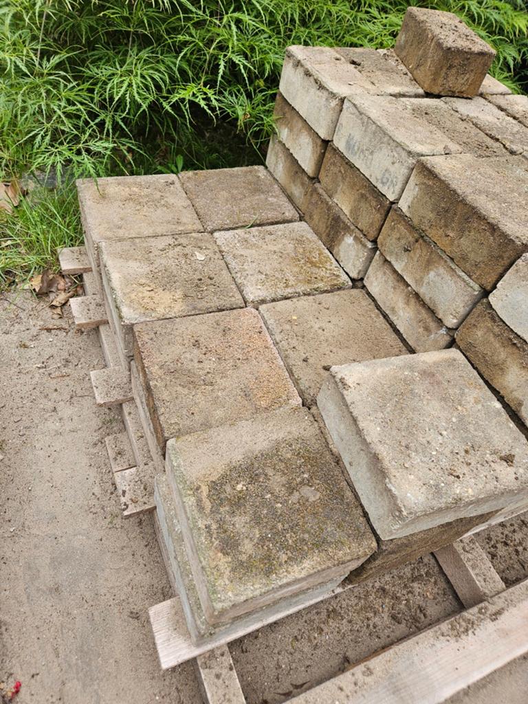 Gratis stenen 17stuks 20x20, Ophalen