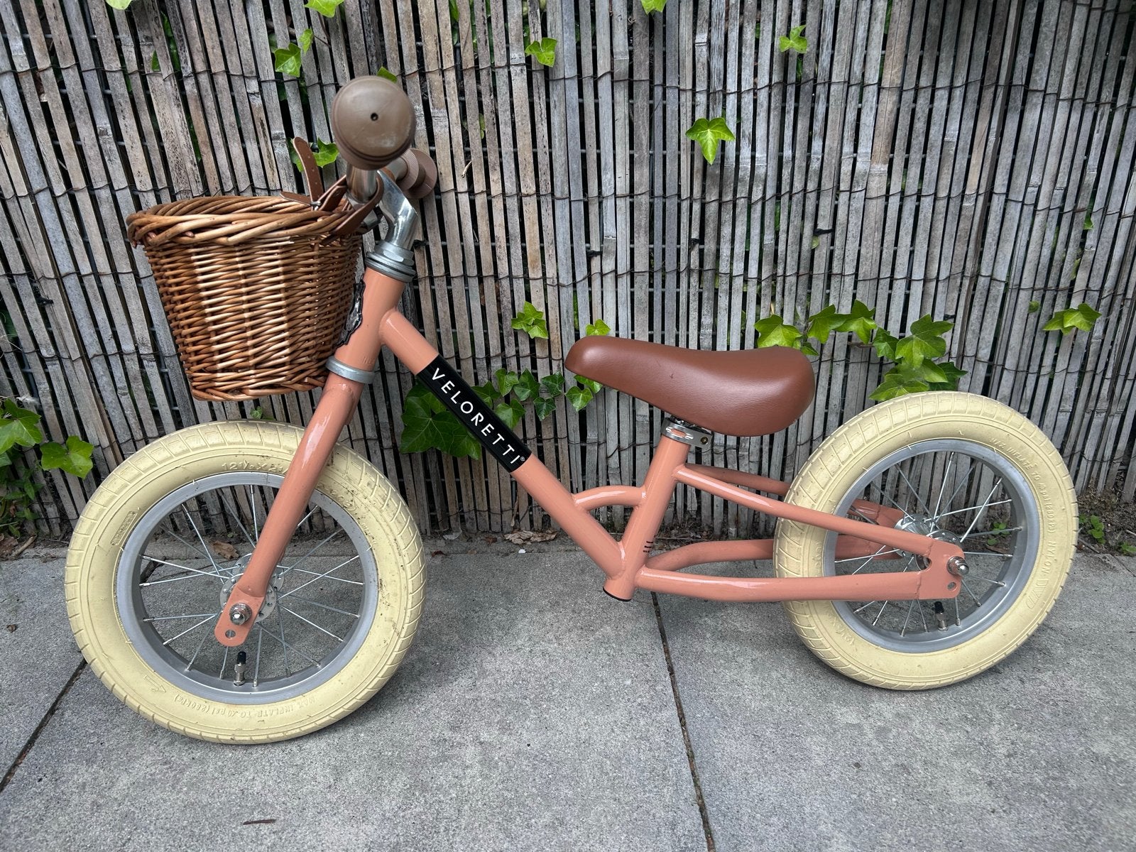 Veloretti Loopfiets Meisje Zalm Roze - Zo goed als nieuw, Ophalen, Zo goed als nieuw, Loopfiets