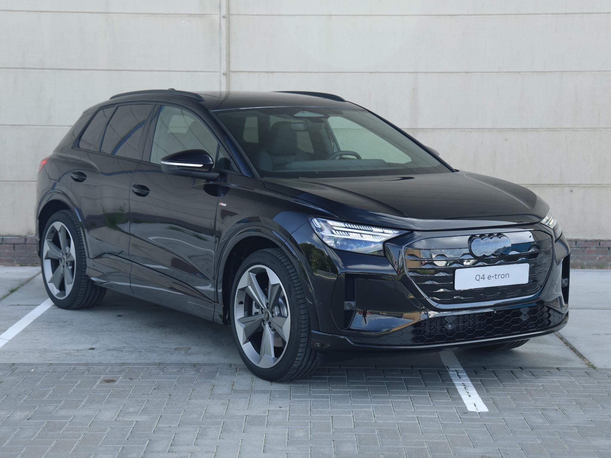 Audi Q4 e-tron S edition 82 kWh286 PK SUV | Panoramadak | Op, Auto's, Automaat, Achterwielaandrijving, 510 min, Zwart
