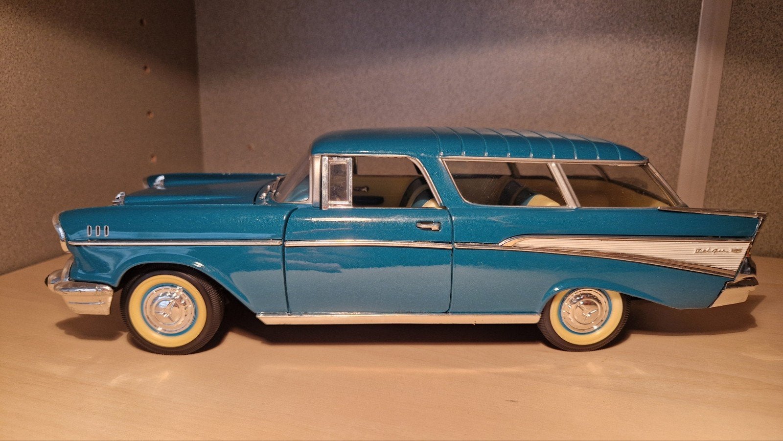 ​ERTL American Muscle - 1957 Chevrolet Bel Air Nomad - 1:18, Ophalen of Verzenden, Zo goed als nieuw, Auto, Overige merken