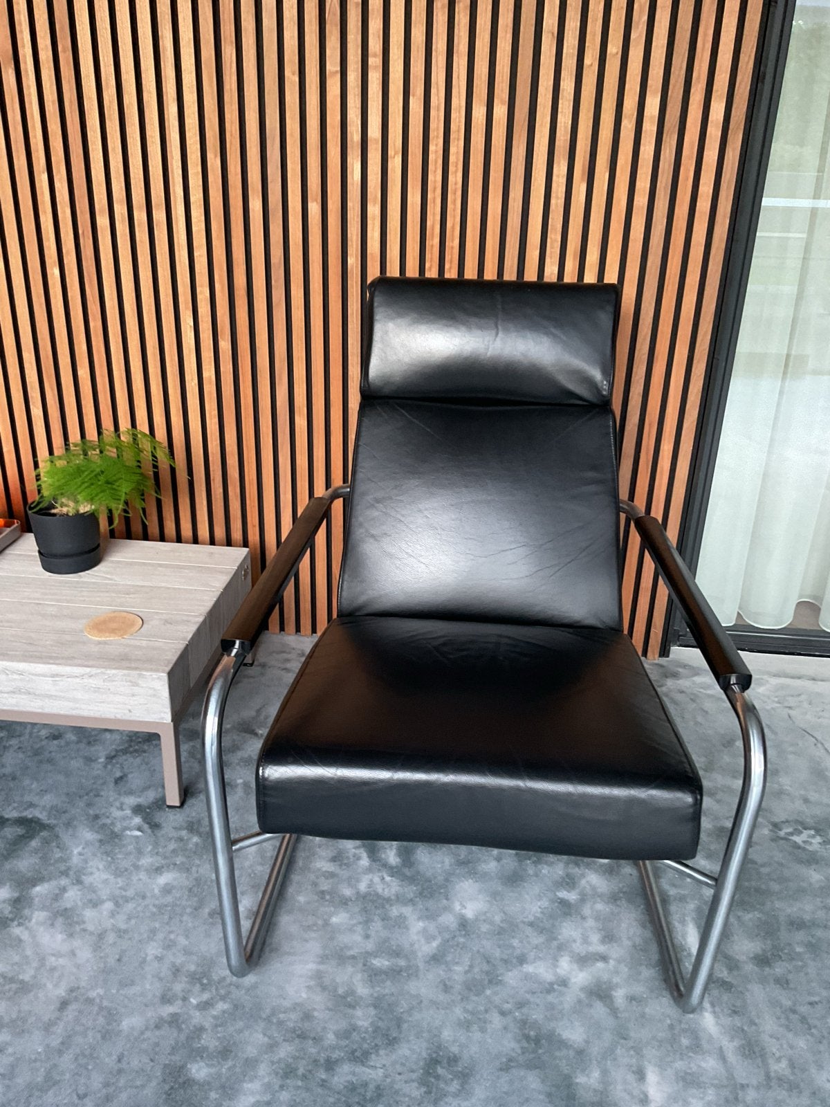 2  Zwarte leren fauteuils met chromen frame, Ophalen, Gebruikt, Zwart, Leer