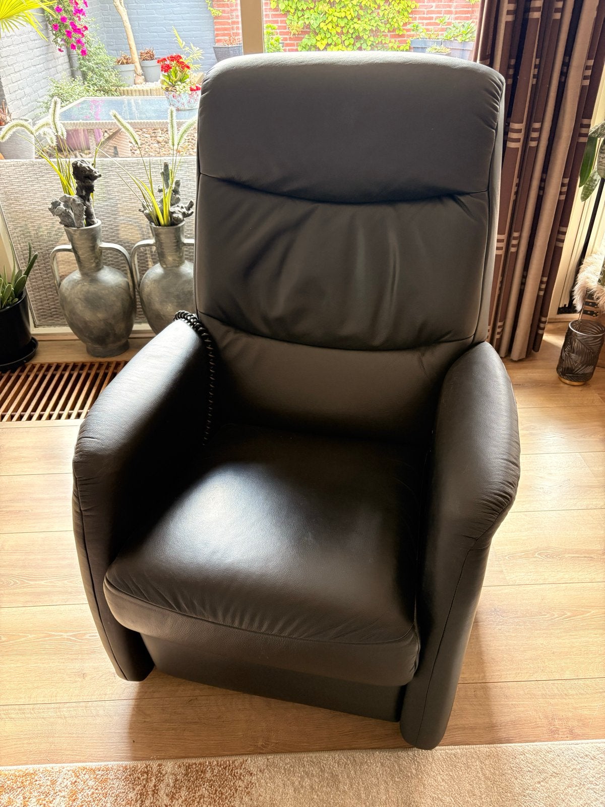 Hukla Relaxfauteuil - Zwart Leer - Elektrisch Verstelbaar, Ophalen, Gebruikt, Leer, 75 tot 100 cm