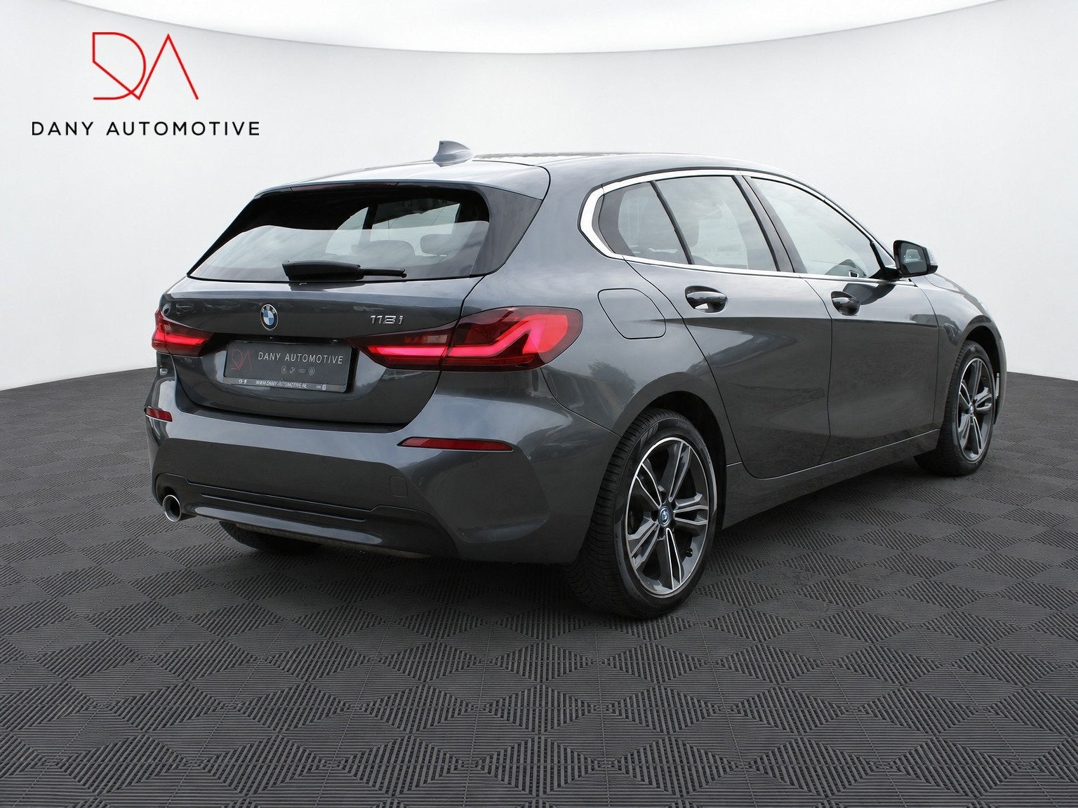 BMW 1-serie 118i CARPLAY I VIRTUAL I SFEERVERL. I CRUISE I L, Auto's, Dealer onderhouden, 136 pk, Gebruikt, Leder en Stof
