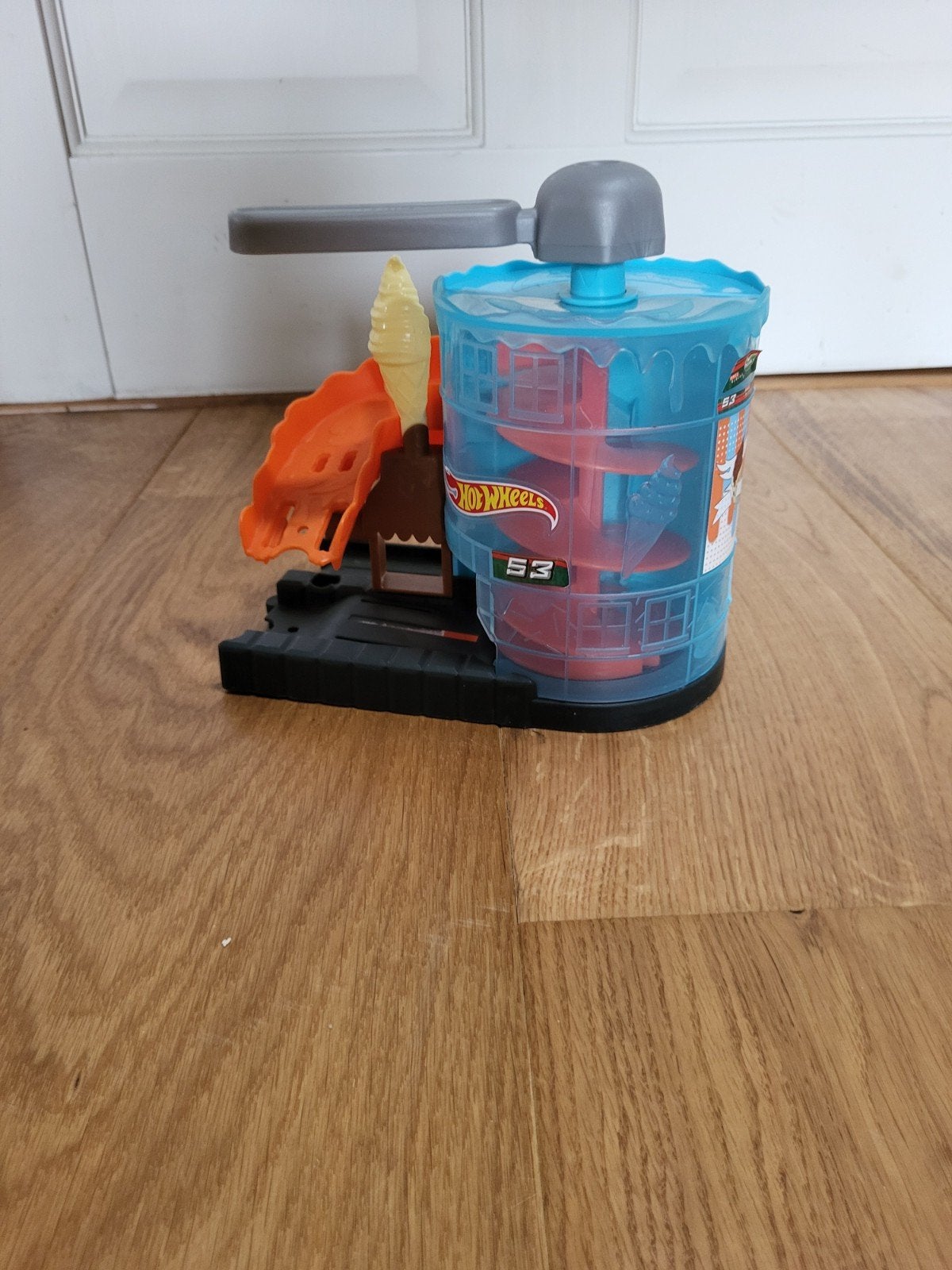 Hot Wheels City IJsjeswinkel (Ice Cream Swirl) speelset, Racebaan, Zelf te bouwen, Ophalen of Verzenden, Zo goed als nieuw