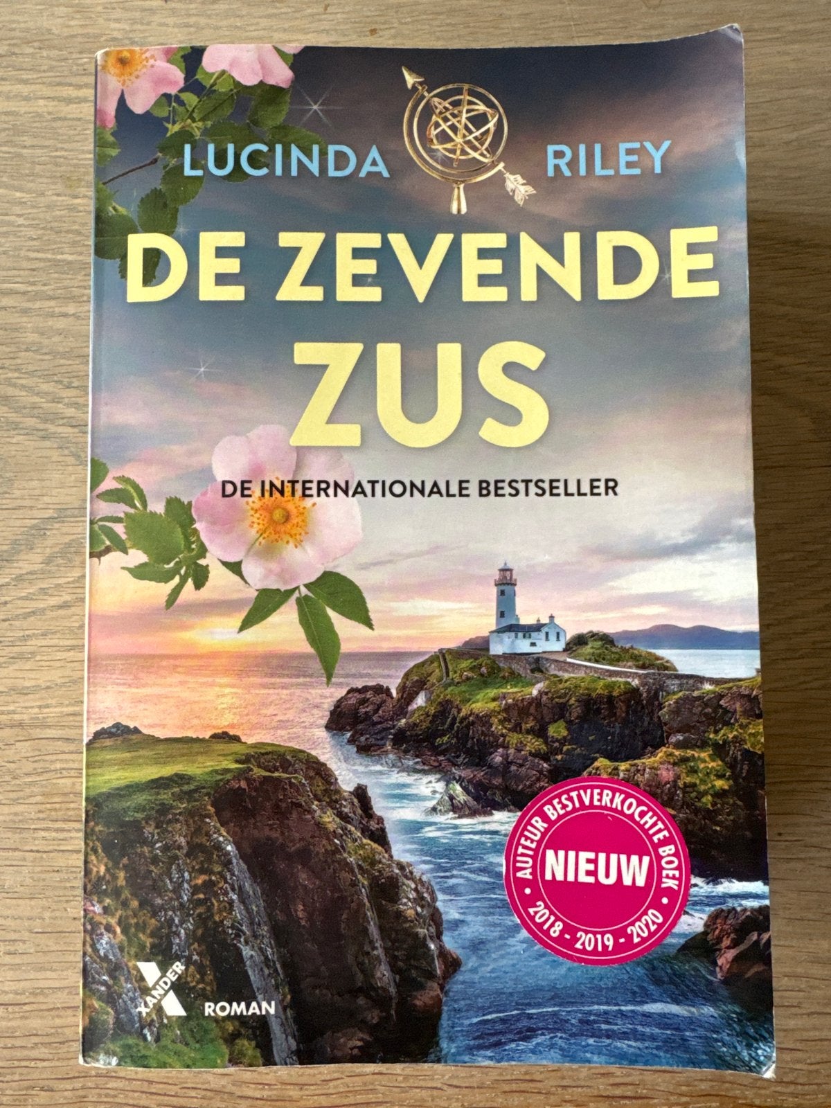 De Zeven Zussen - De Zevende Zus - Lucinda Riley, Ophalen of Verzenden, Zo goed als nieuw, Nederland