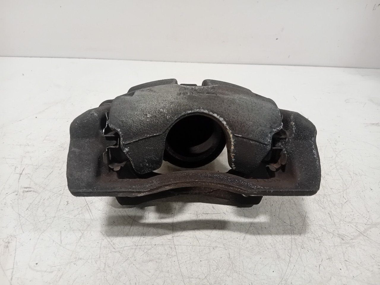 Remklauw rechts voor Renault Clio, Onderdelen@venauto.nl, Van der Ven Autorecycling B.V., Gebruikt, Ettenseweg 76, 4706 PB Roosendaal, The Netherlands