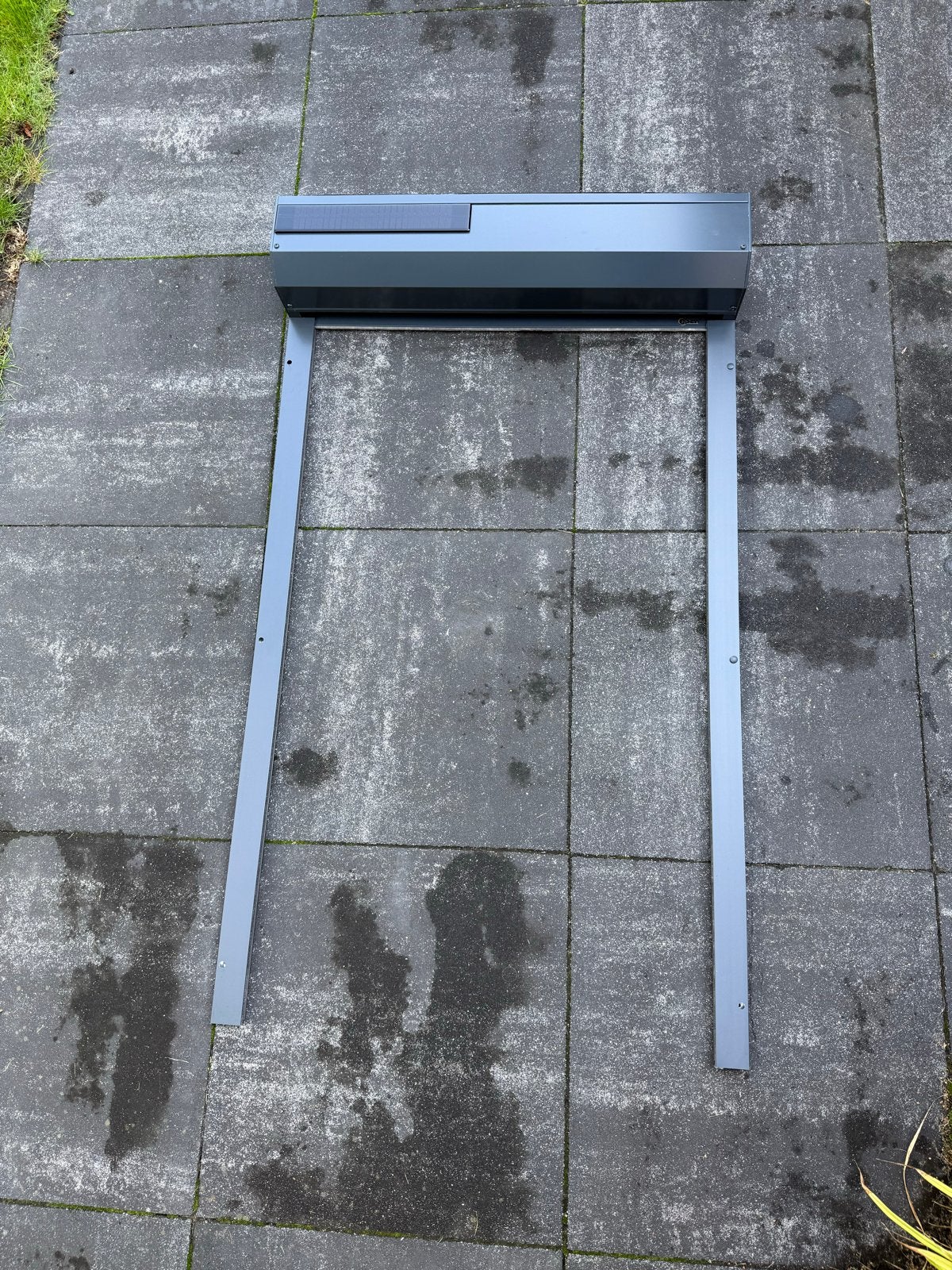 Twee rolluiken met zonnepaneel Solar SunCircle 885x1485mm, Ophalen, Minder dan 100 cm, 100 tot 150 cm, Zo goed als nieuw
