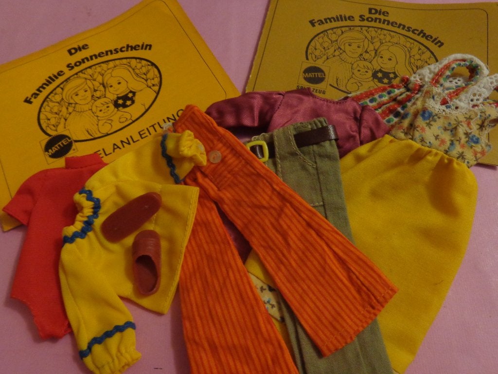 Barbie vintage lotje sunshine family kleding boekjes, Verzamelen, Poppen, Ophalen of Verzenden, Gebruikt, Kleertjes