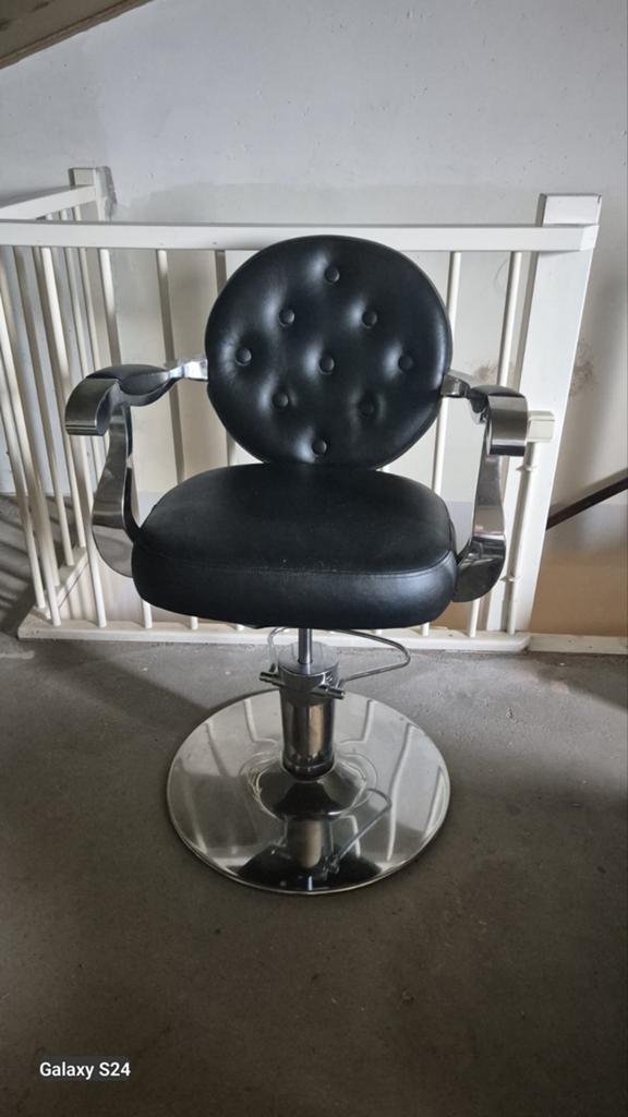 Kappersstoel, Ophalen, Gebruikt, Zwart, Eén