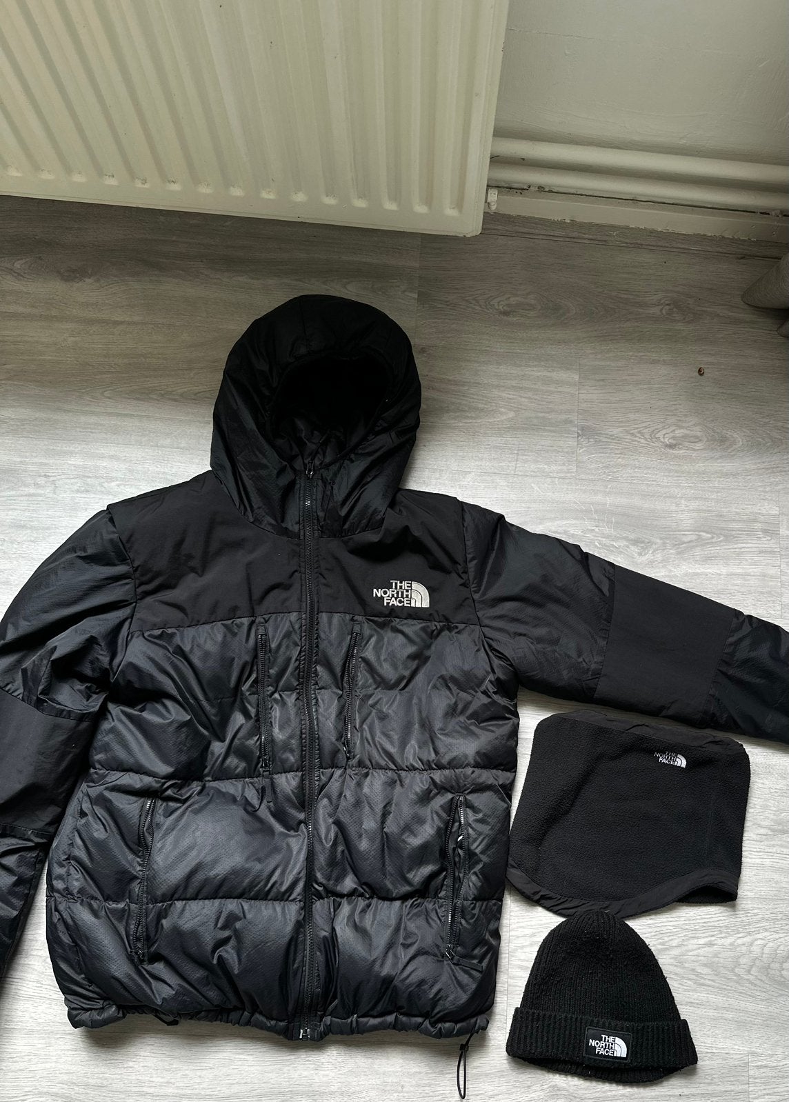 The North Face Donsjack 550 (XL) + Muts & Fleece Kol / Set, Ophalen of Verzenden, Zo goed als nieuw, Maat 56/58 (XL), Zwart