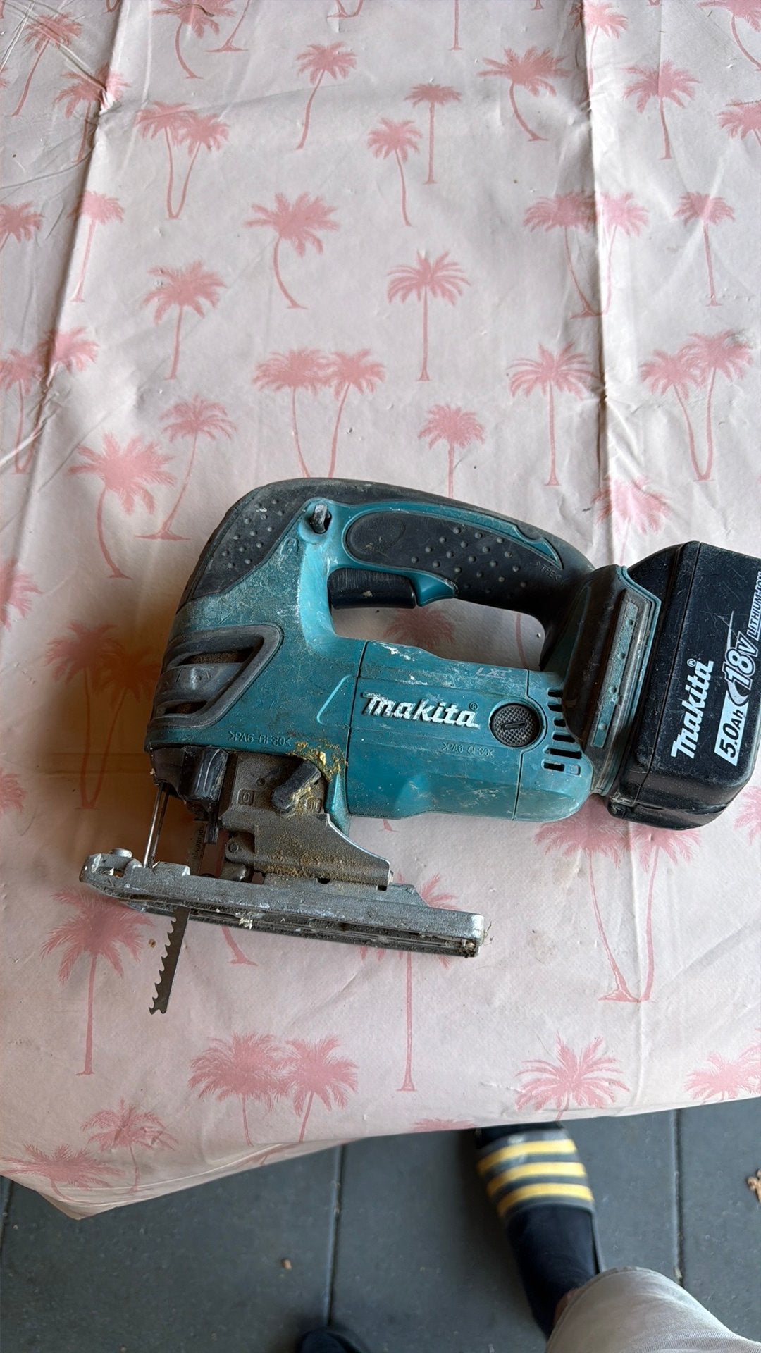 Makita decoupeerzaag, Doe-het-zelf en Verbouw, Ophalen, Gebruikt, Minder dan 600 watt, Bandschuurmachine