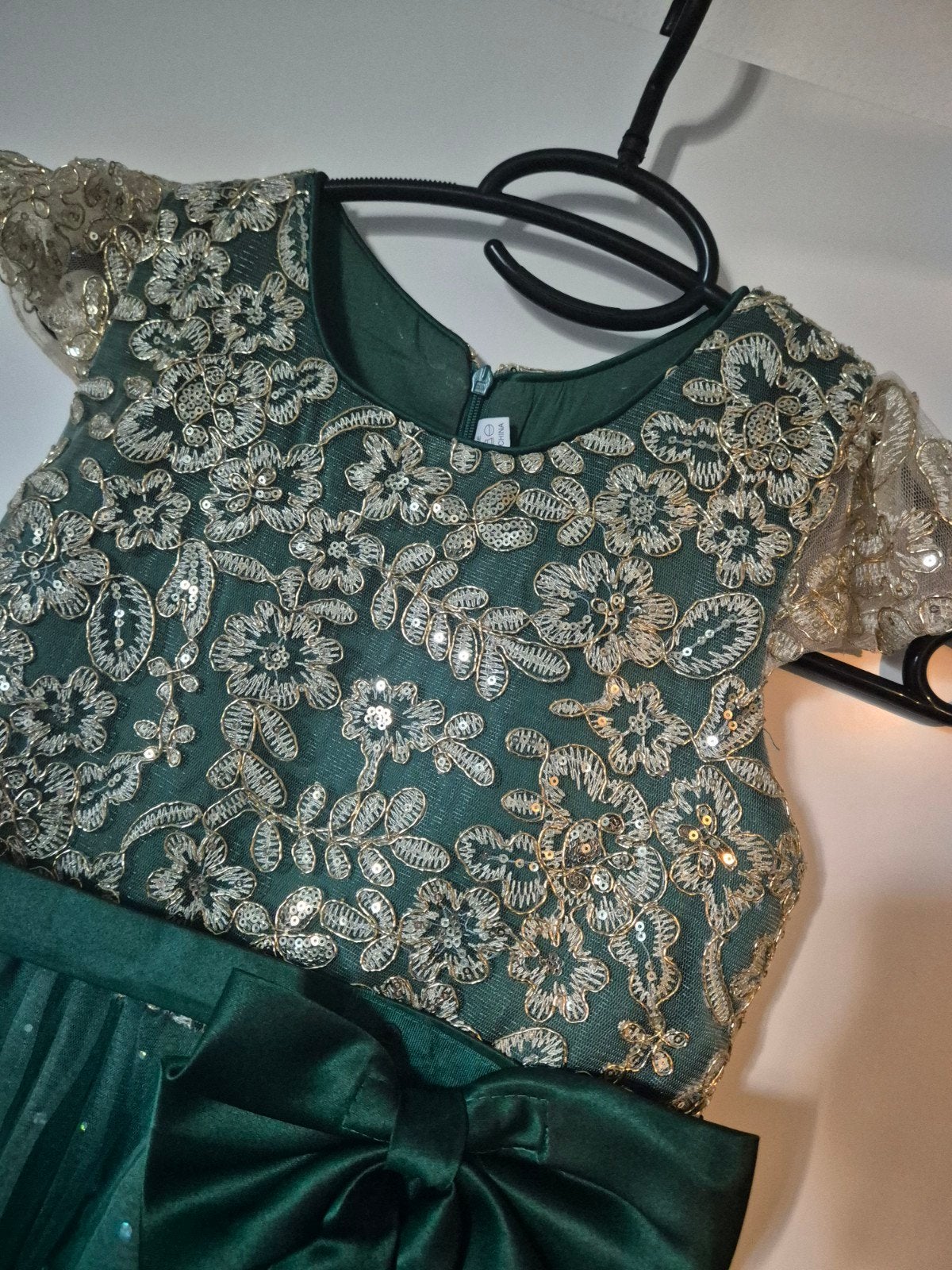 Groene jurk maat 150 met 2 sieradensets, Kinderen en Baby's, Kinderkleding | Overige, Ophalen of Verzenden, Nieuw, Onbekend, Meisje