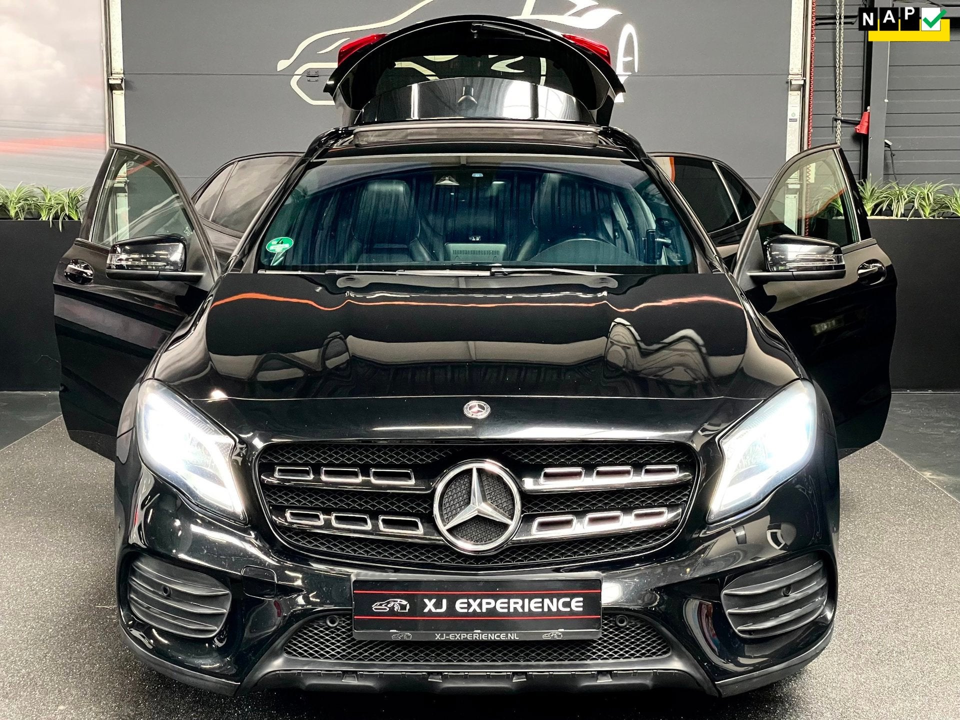 Mercedes-Benz GLA-klasse 250 FACE-LIFT AMG PANO NAVI AIRCO 2, Auto's, 730 kg, Gebruikt, 4 cilinders, Zwart