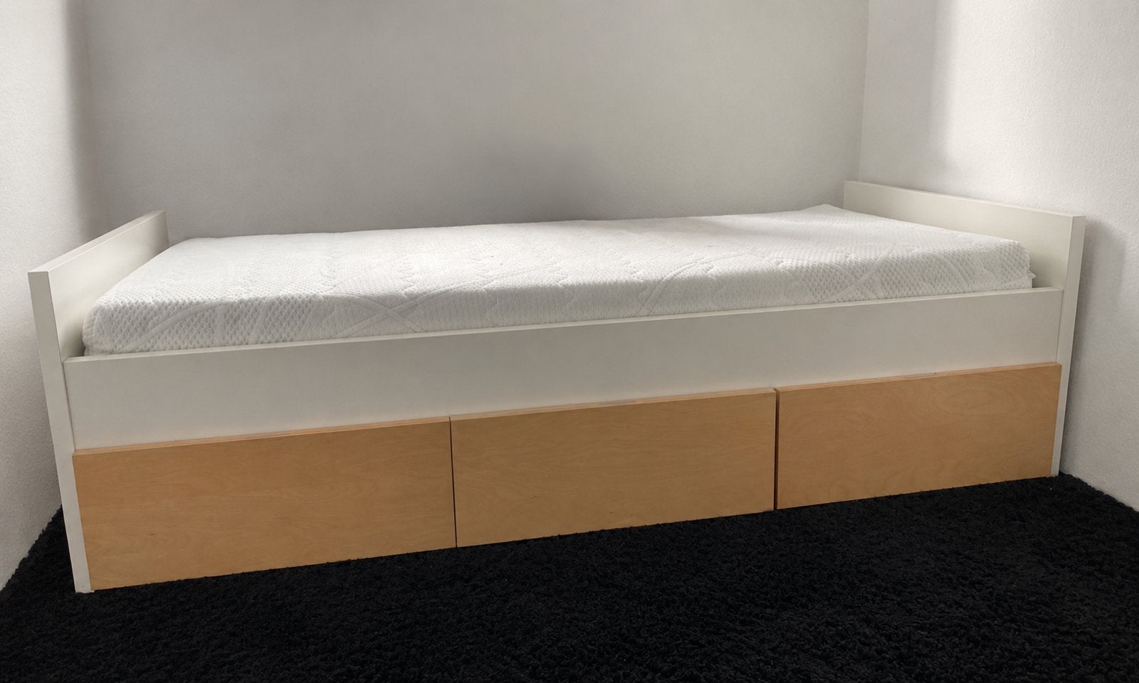 1 persoons IKEA bed met 3 lades, Ophalen, Eenpersoons, Wit, Zo goed als nieuw