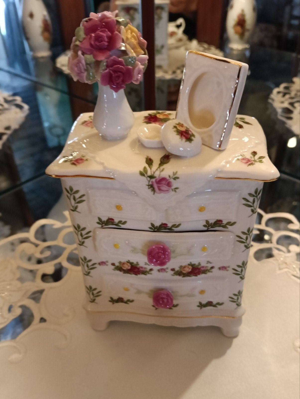 Royal Albert, Ophalen