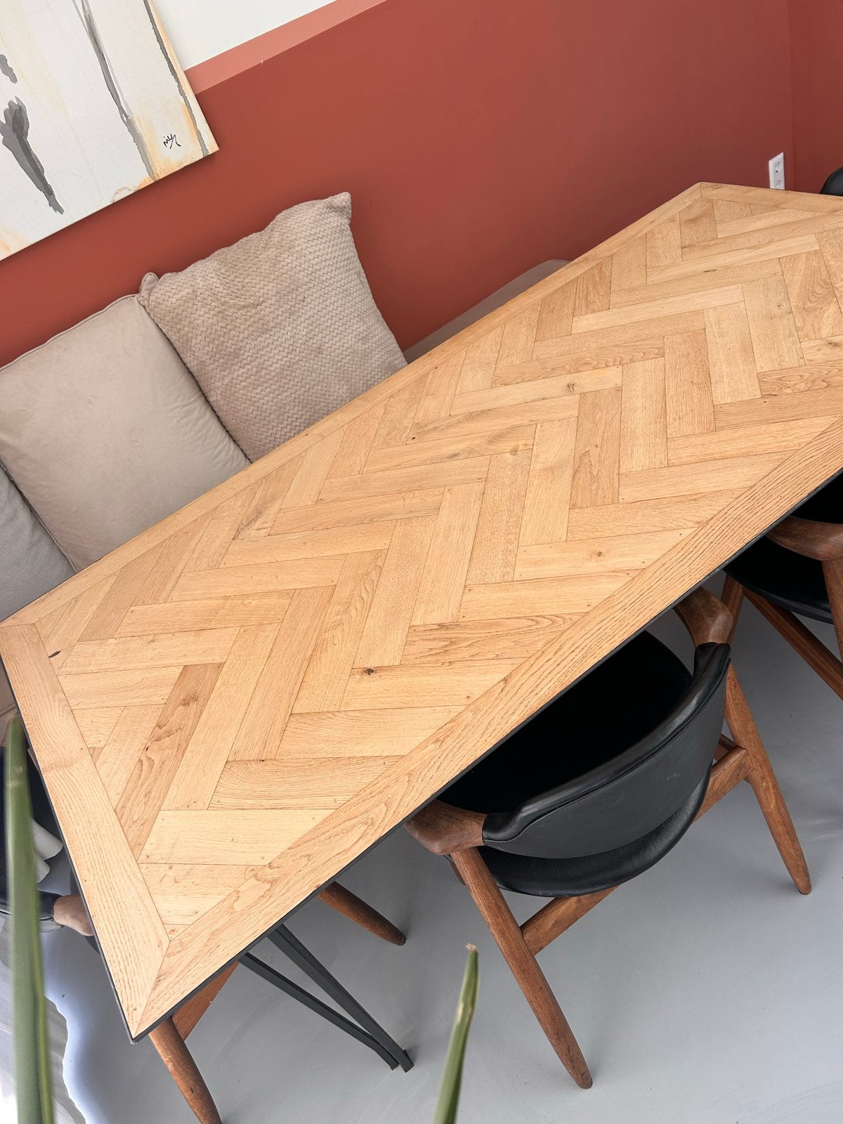 Eettafel met visgraatmotief en metalen poten, Ophalen, 50 tot 100 cm, Zo goed als nieuw, Vijf personen of meer