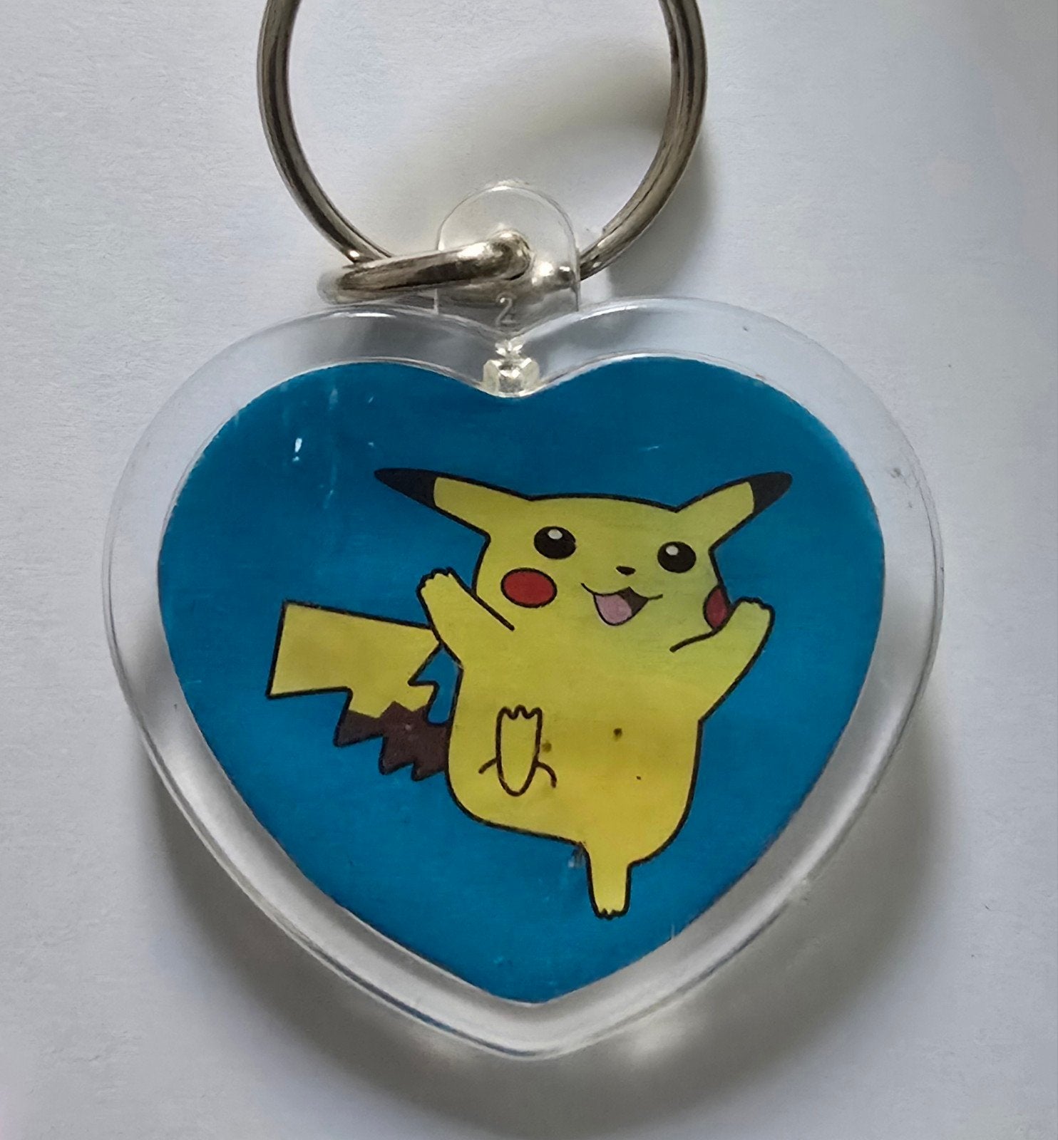 Leuke Pikachu sleutelhanger - Hartvormig, Verzamelen, Sleutelhangers, Ophalen of Verzenden, Gebruikt, Knuffel of Figuurtje