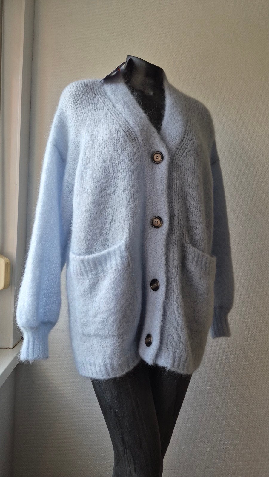 Les Tricots D'O Charlie Cardigan - Pastel Blauw - Maat 1, Maat 38/40 (M), Blauw, Nieuw, Ophalen of Verzenden