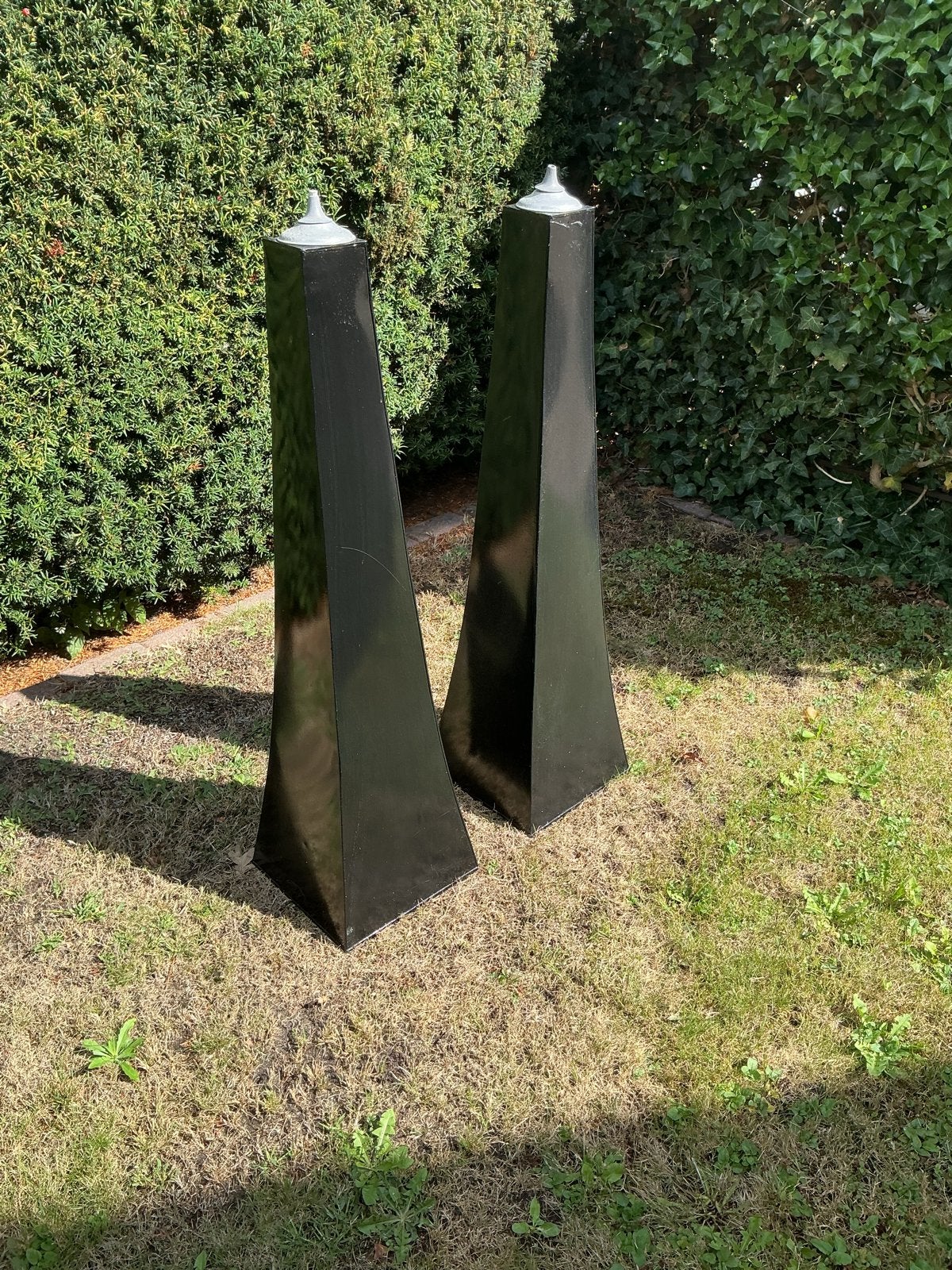 2 moderne zwarte obelisken voor tuin of interieur met lont, Ophalen, Gebruikt, Overige materialen, Abstract beeld