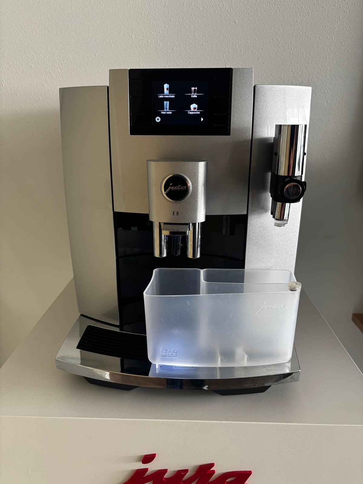 Jura E8 (EB) 6 mnd garantie, 10 kopjes of meer, Ophalen of Verzenden, Zo goed als nieuw, Koffiemachine