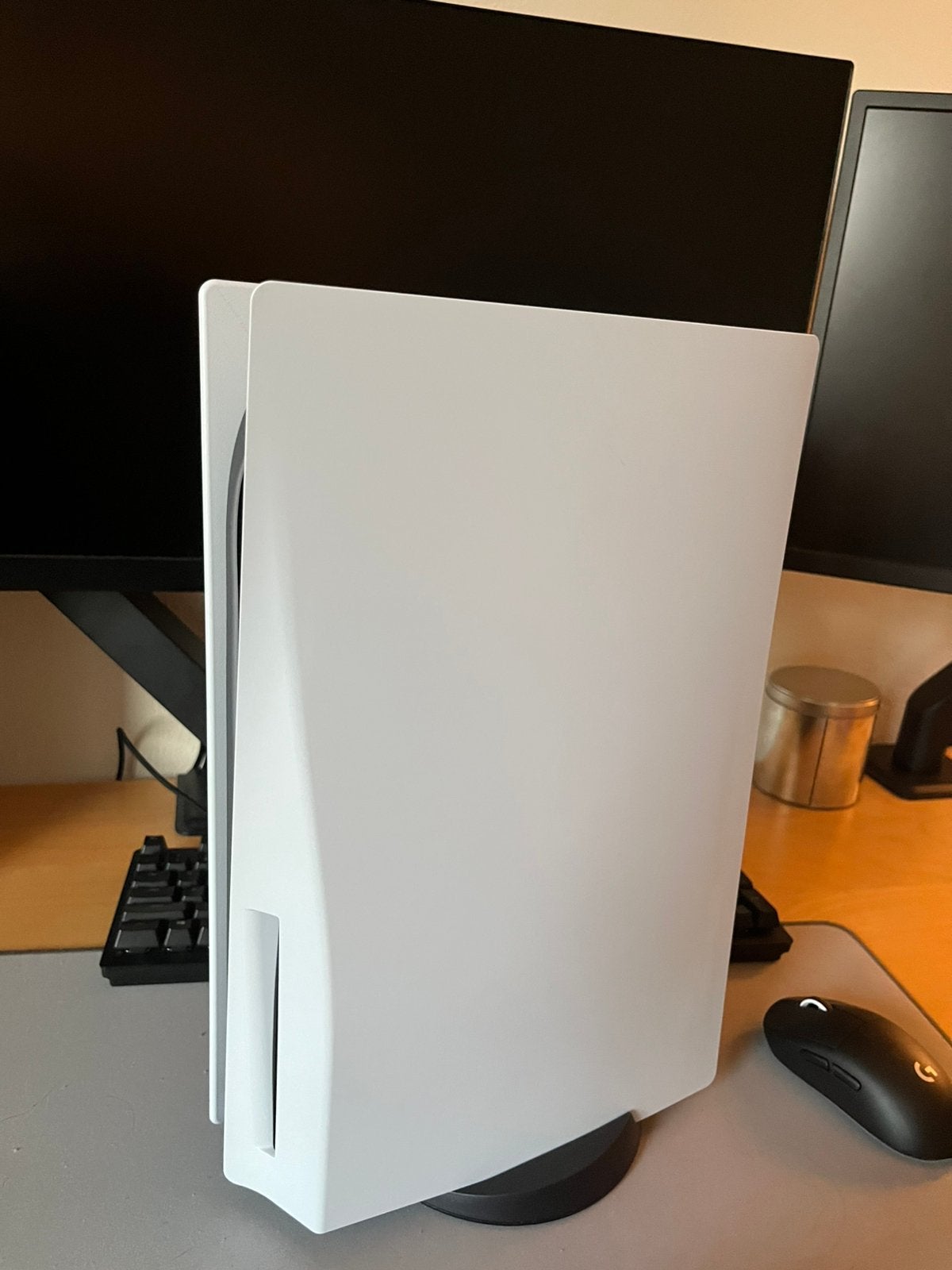 Foto 4 van Ps5 disc editie + 2 controllers + officieel somy laadstation