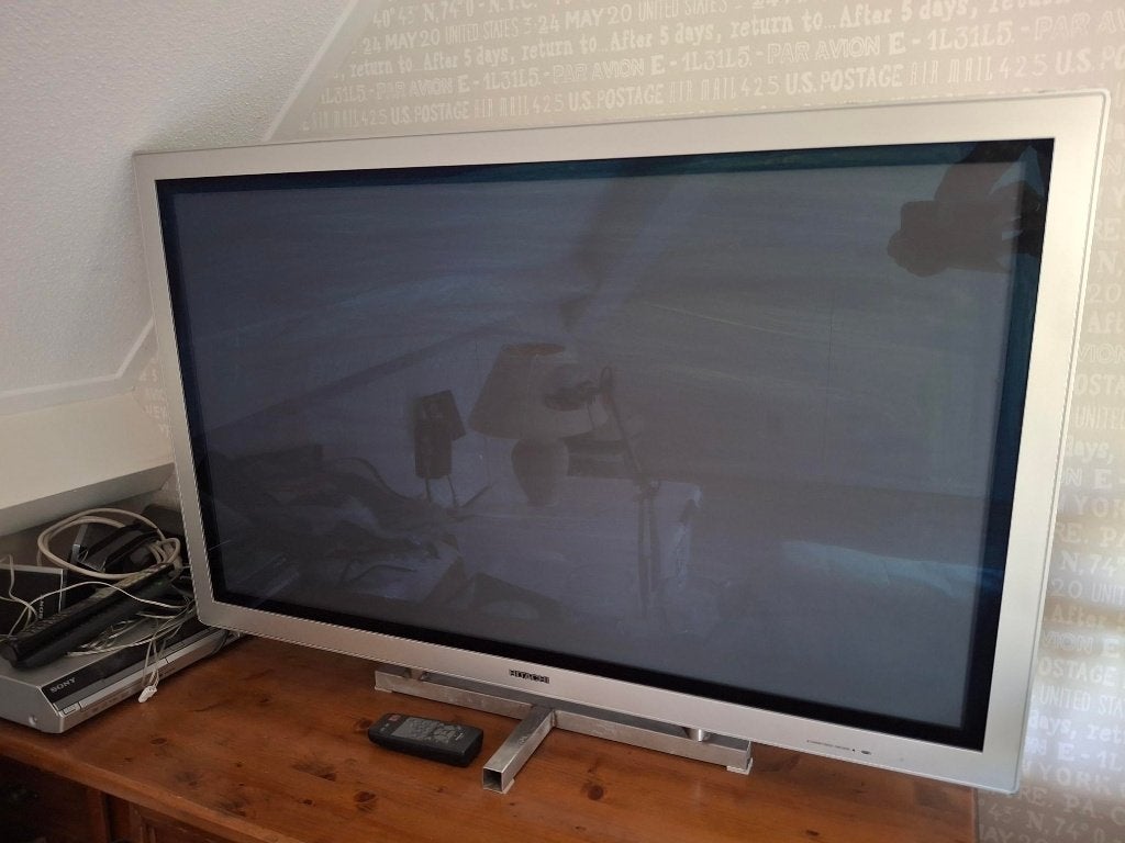 Hitachi LCD schermen met lange snoeren en afstandsbediening, Ophalen, Zo goed als nieuw