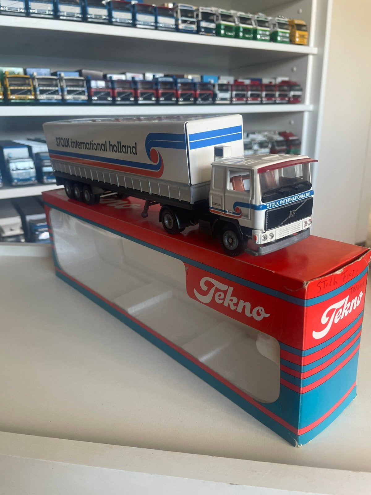 Volvo F1020 Stolk, Hobby en Vrije tijd, Modelauto's | 1:50, Ophalen of Verzenden, Zo goed als nieuw, Bus of Vrachtwagen, Tekno