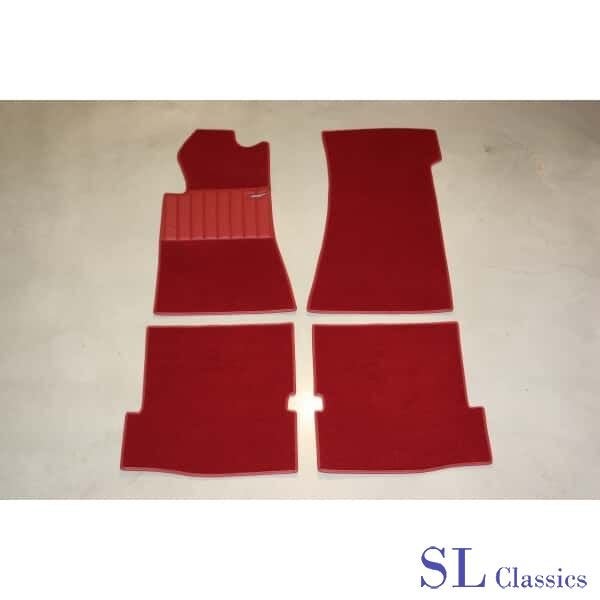 Tapijt set 4-delig Rood Mercedes-Benz SL, W107 - R107, Auto-onderdelen, -, Nieuw, Ophalen of Verzenden, -