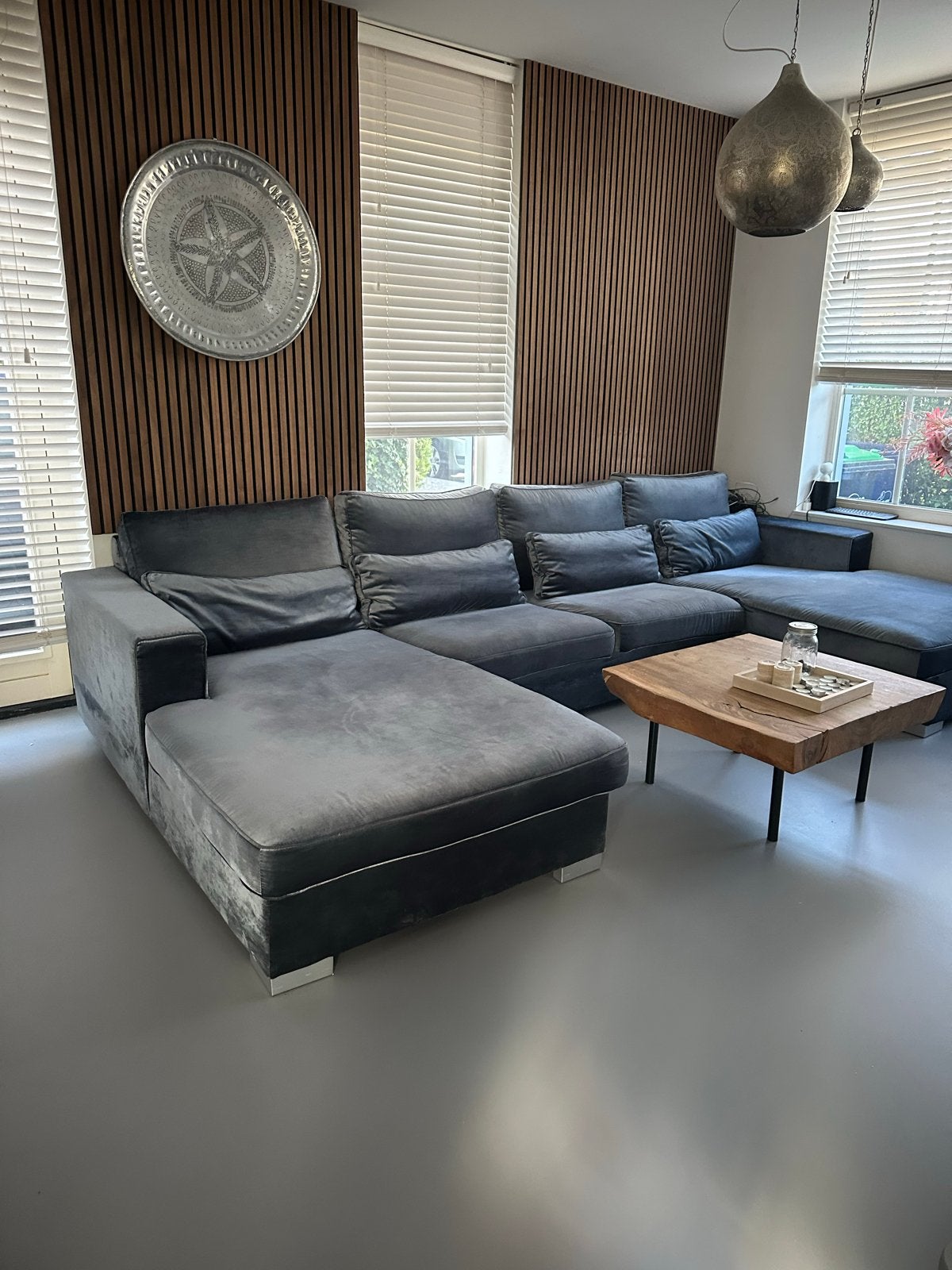 Grote Antraciet Loungebank met Zilveren Poten en Kussens, Huis en Inrichting, Ophalen, Gebruikt, Lounge bank, 100 tot 125 cm