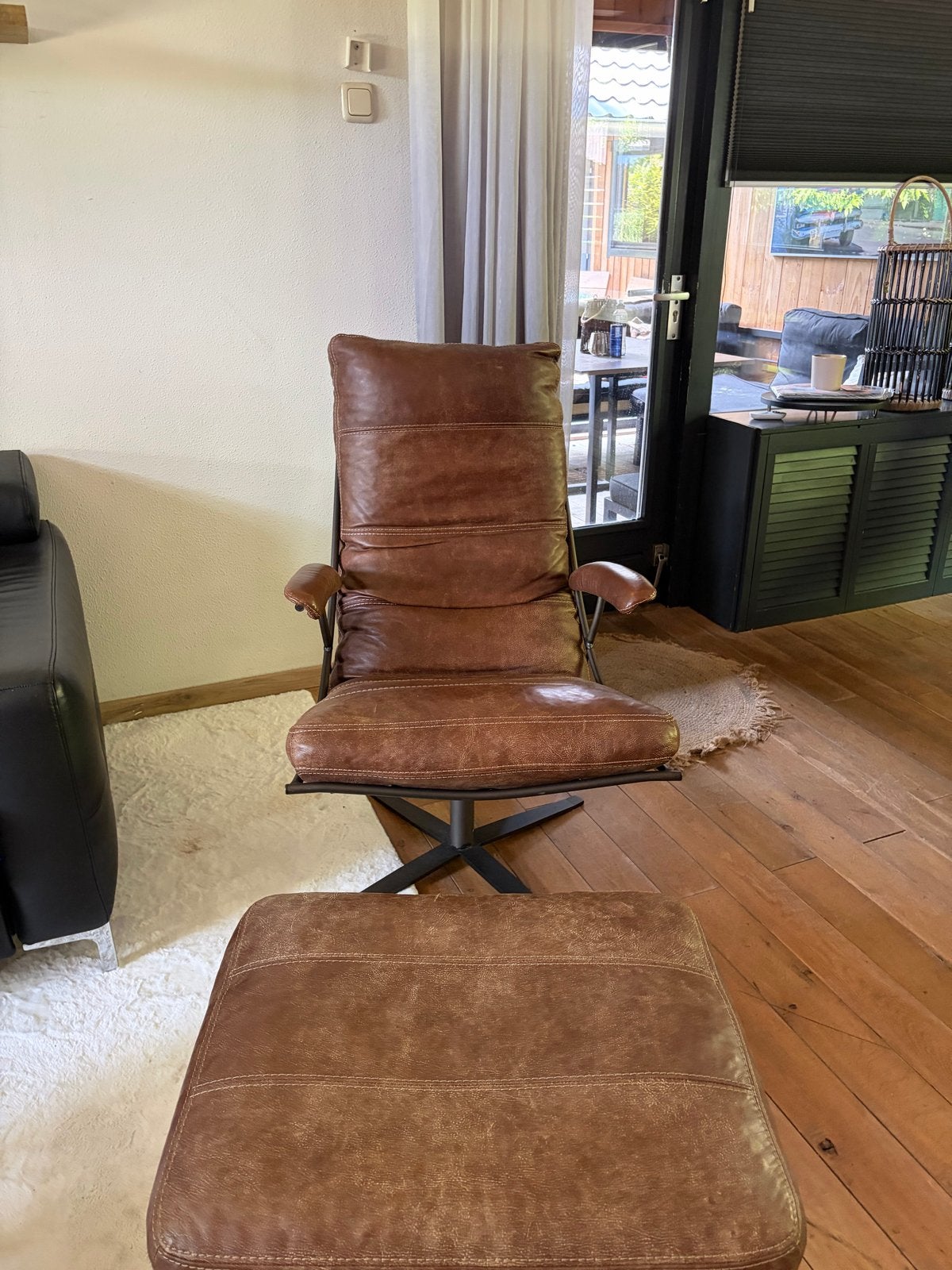 Leren fauteuil met voetenbank - Bruin, Huis en Inrichting, Fauteuils, Ophalen, Gebruikt, 50 tot 75 cm, Leer