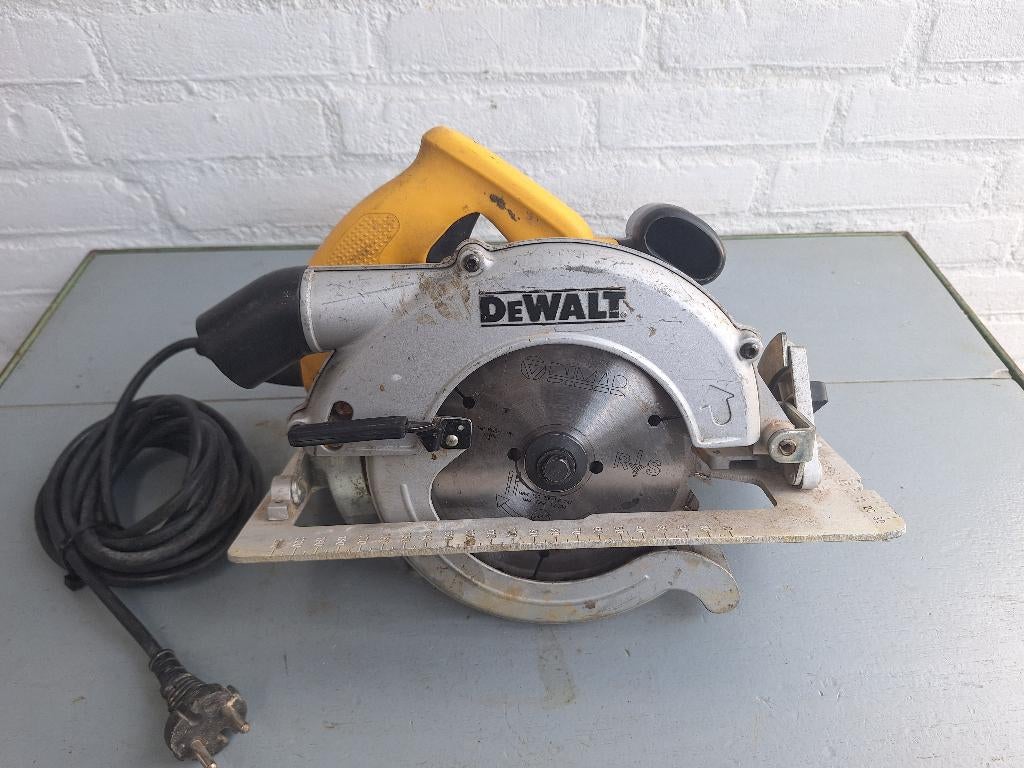 DeWalt D23550 cirkelzaag, Doe-het-zelf en Verbouw, Gereedschap | Zaagmachines, Gebruikt, Cirkelzaag, DeWalt, 600 tot 1200 watt
