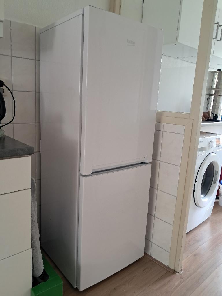 Koel-vriescombinatie Beko RCSA240K40WN, Witgoed en Apparatuur, Ophalen, 200 liter of meer, Met aparte vriezer, 160 cm of meer