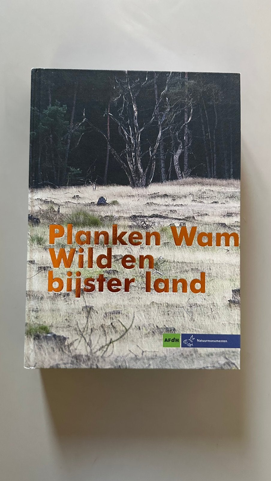 Natuurmonumenten - Planken Wambuis - Wild en bijster land, Ophalen of Verzenden, Nieuw, Natuur algemeen