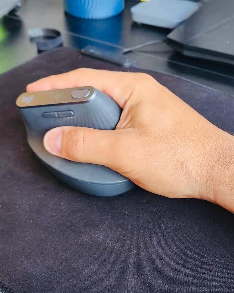 MX Logitech Vertical Mouse (Ergonomic Design), Computers en Software, Muizen, Zo goed als nieuw, Muis, Rechtshandig, Draadloos