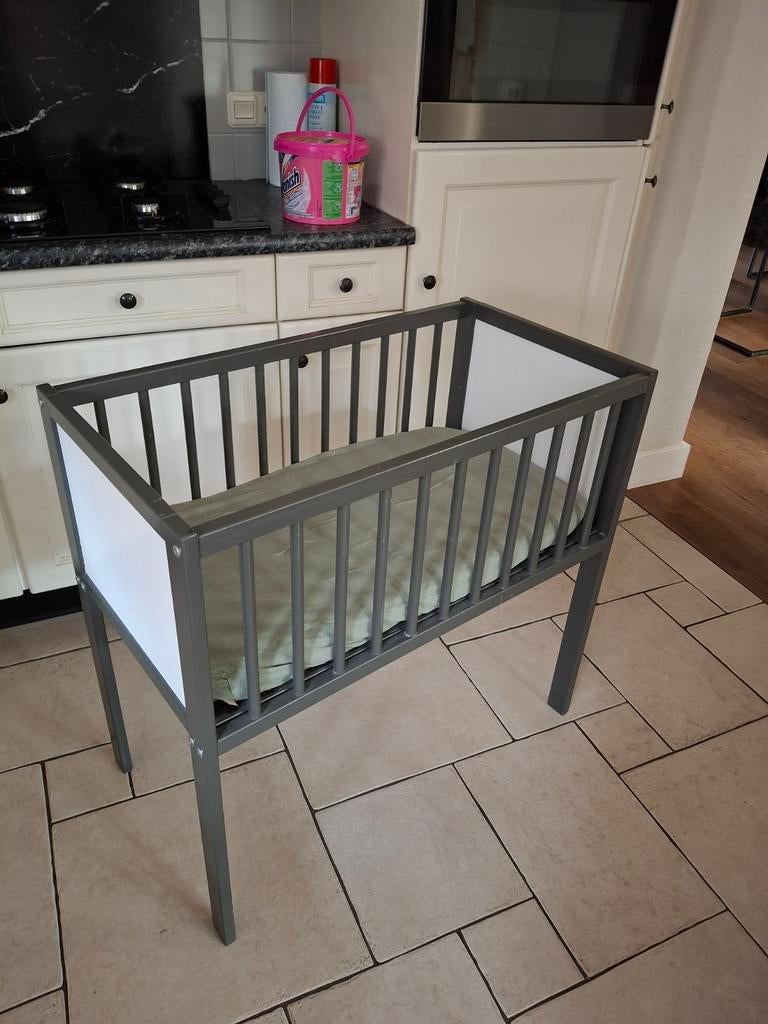 Wieg met matras en hoeslakens, Ophalen, Gebruikt, Wieg