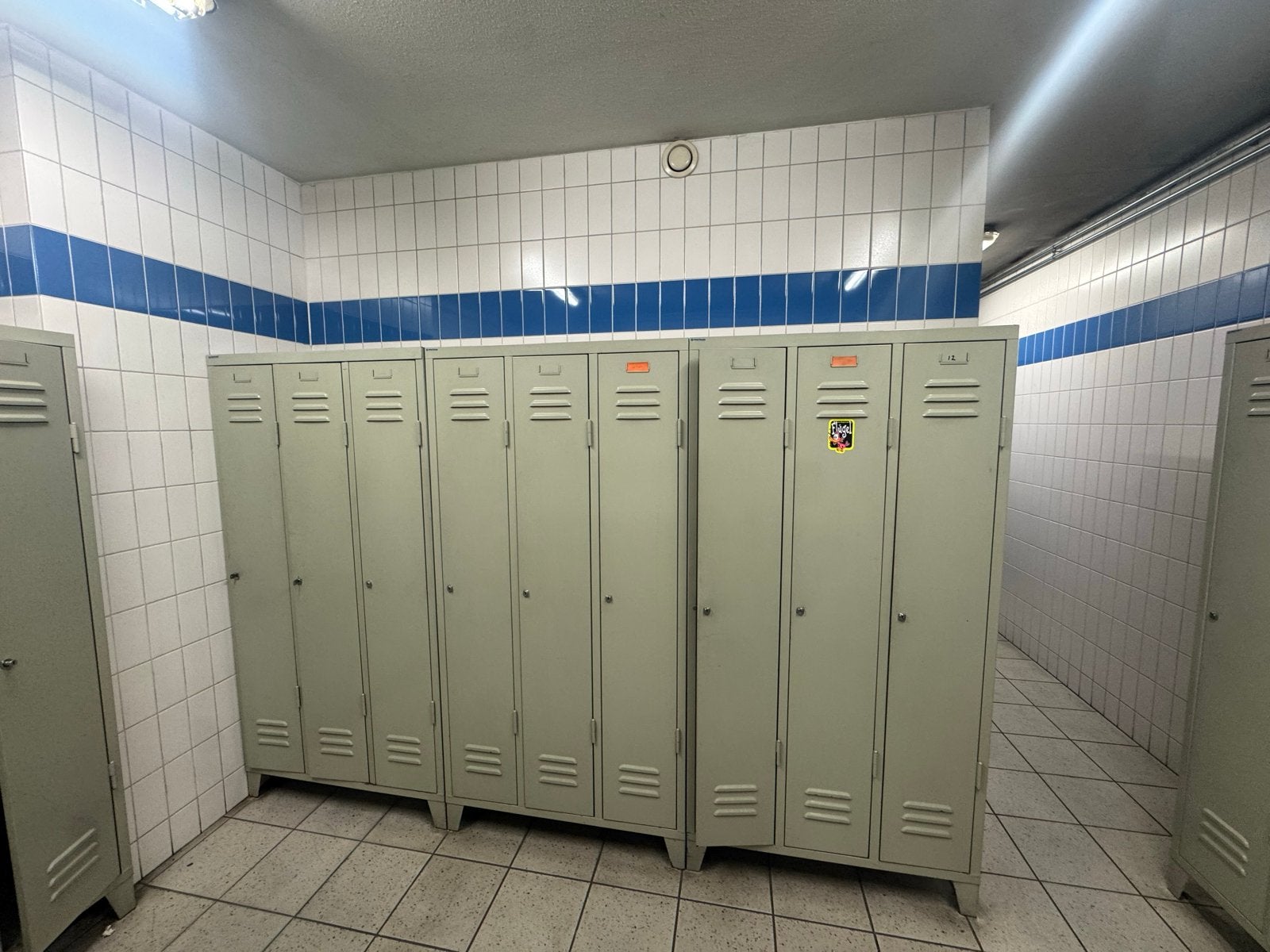 Metalen lockers - 19 losse kluisjes, sleutels ontbreken, Ophalen, Gebruikt