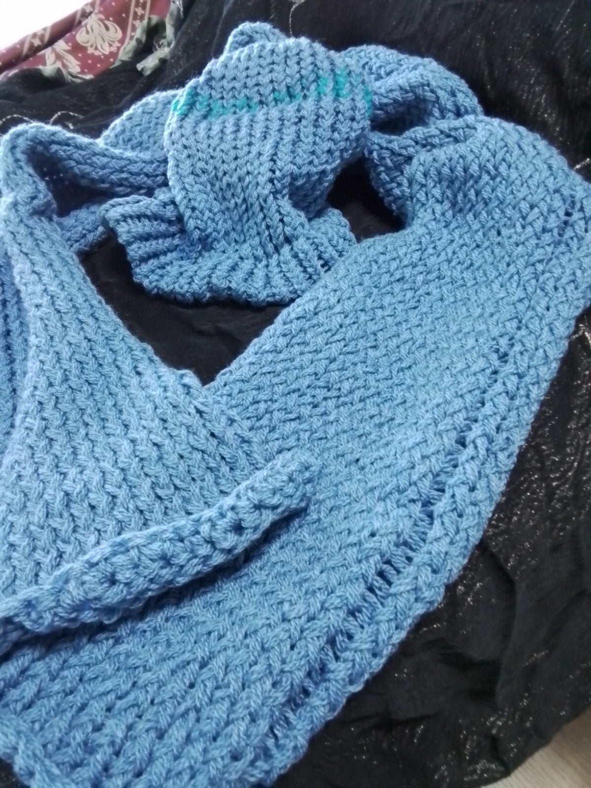Handgemaakte blauwe sjaal (2.00m x 0.38m) met muts, Ophalen of Verzenden, Zo goed als nieuw, Maat 38/40 (M), Sjaal