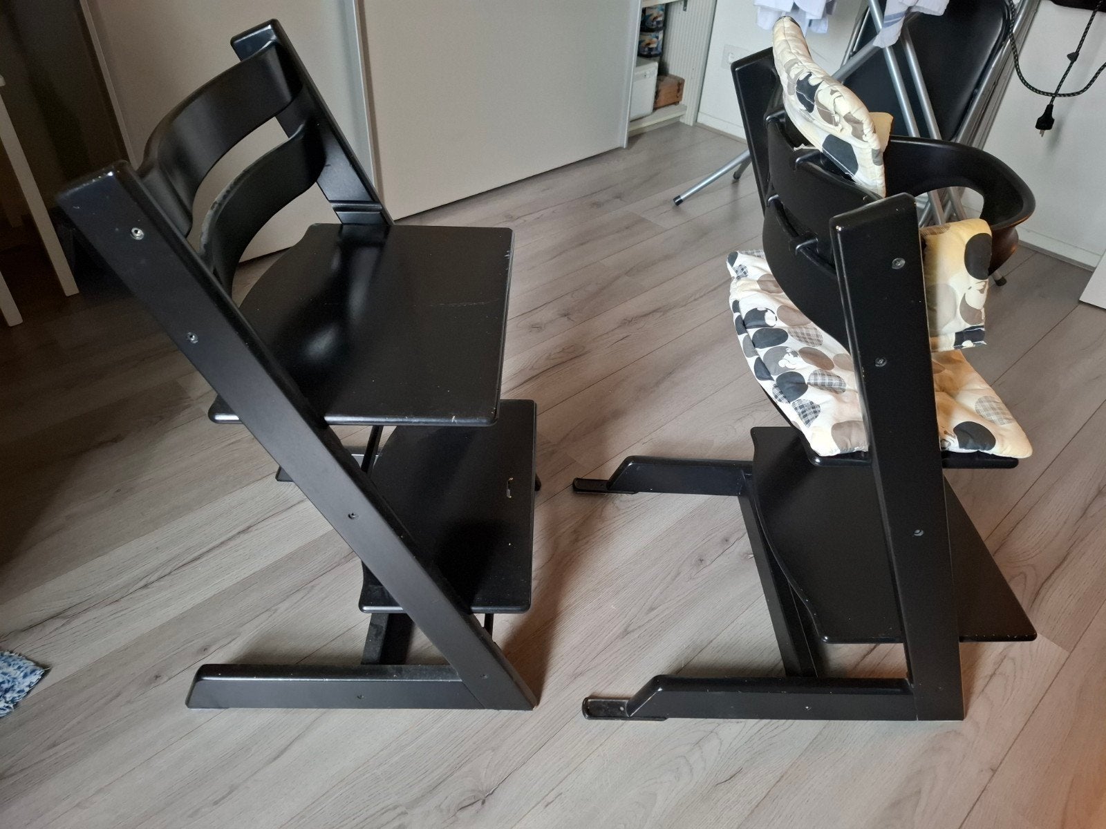 2 Trip Trap stoelen, 1 met peuterzitje en bekleding, Ophalen, Gebruikt, Meegroeistoel, Stoelverkleiner