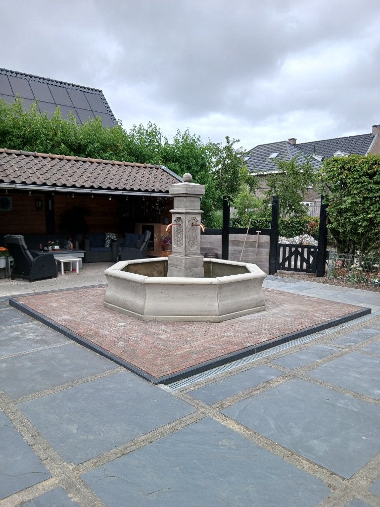 Franse dorpsfontein, Ophalen, Nieuw, Beton, Fontein