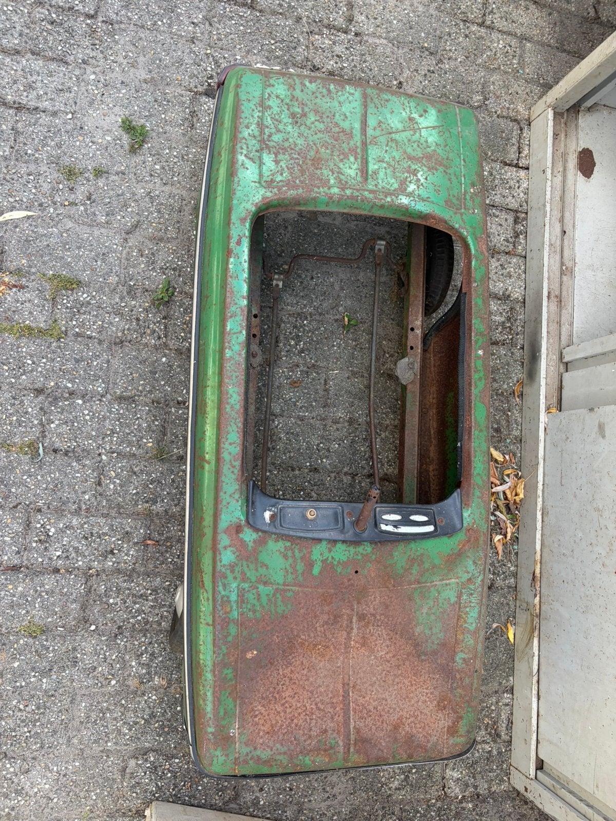 Oude trap auto opknapper, Ophalen