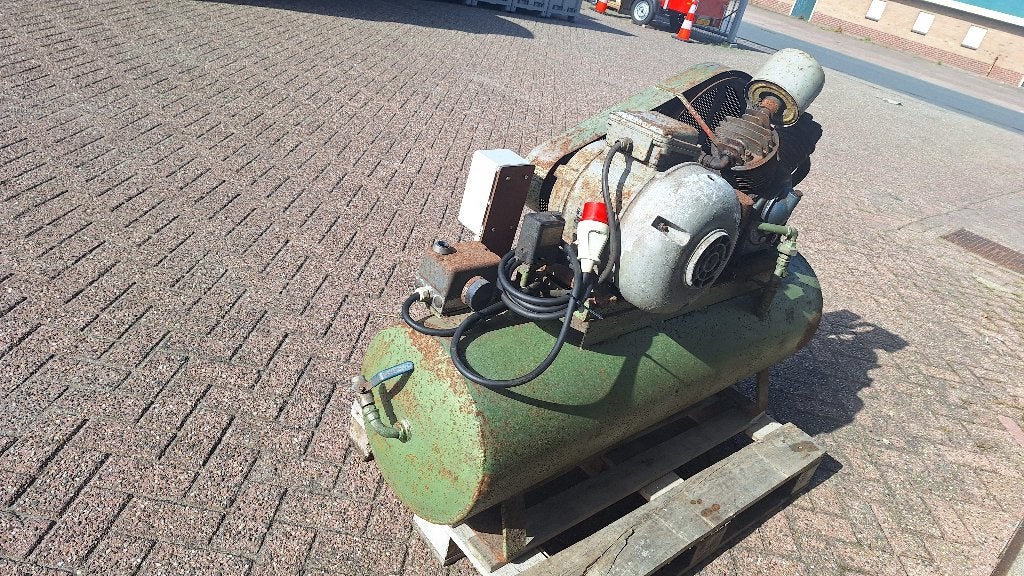 zware compressor, Doe-het-zelf en Verbouw, Compressors, Ophalen, Gebruikt, 200 tot 400 liter/min, Industriepark 2a 9351PA Leek