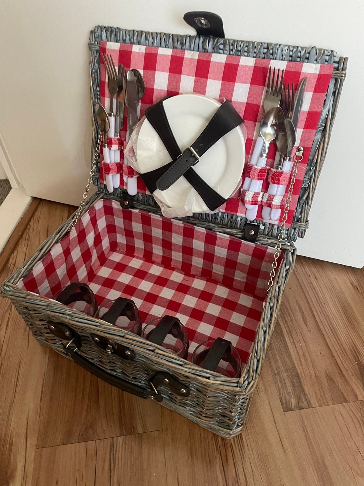 Picknickmand 4 personen nieuw, Ophalen, Zo goed als nieuw