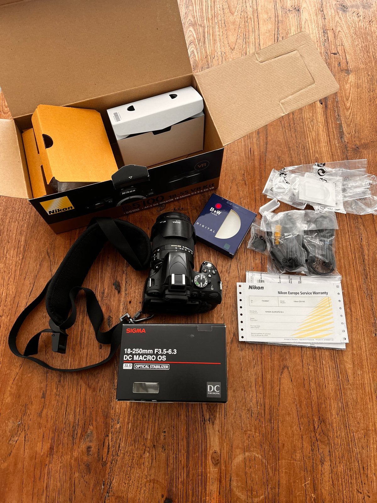 Nikon D5100 spiegelreflexcamera met Sigma 18-250mm macrolens, Spiegelreflex, Beeldstabilisatie, Ophalen of Verzenden, Zo goed als nieuw