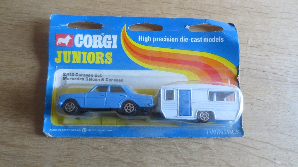 miniatuur  mercedes auto van corgi mercedes saloon&caravan, Ophalen of Verzenden, Nieuw