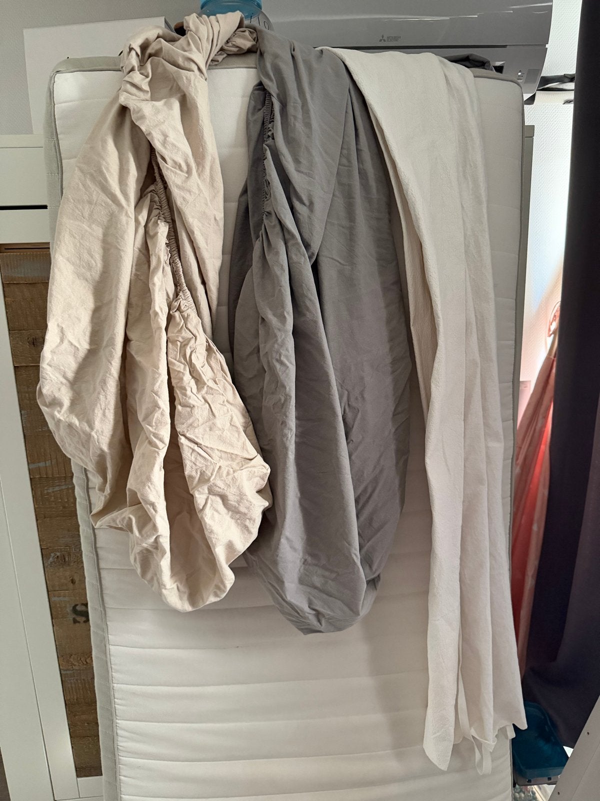 IKEA Sundvik meegroeibed wit 80x200 met matras en hoezen, Gebruikt, 70 tot 85 cm, Ophalen of Verzenden, Lattenbodem