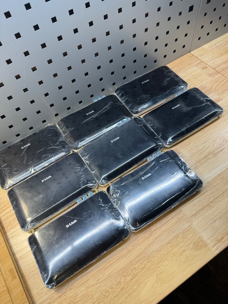 8x D-Link DWR-921 4G LTE Routers met SIM-kaart en adapters, Ophalen, Gebruikt, Router, D-Link
