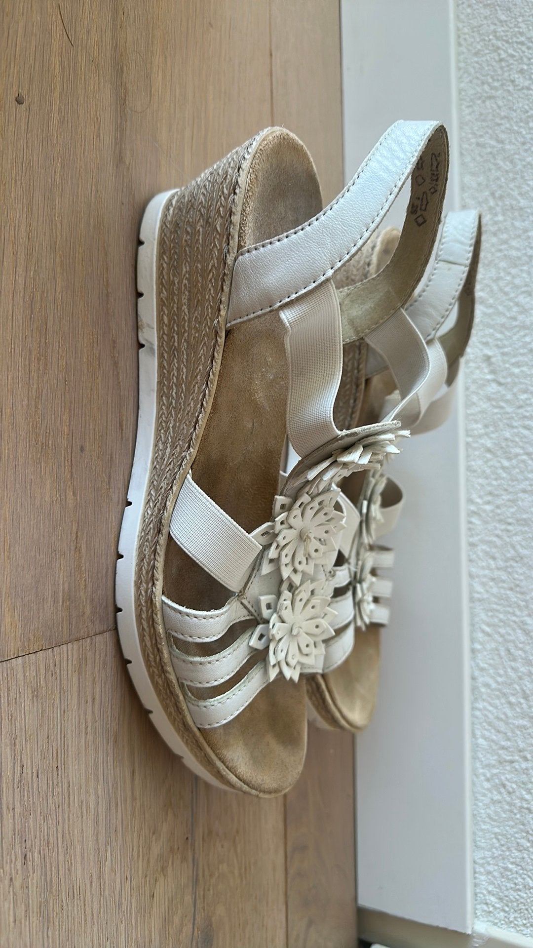 Rieker sandalen met mooie sleehak maat 42, Kleding | Dames, Schoenen, Ophalen, Zo goed als nieuw, Sandalen of Muiltjes